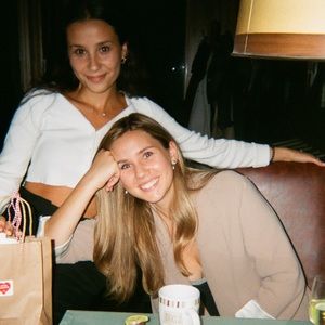 Meet your Posher, Dominique